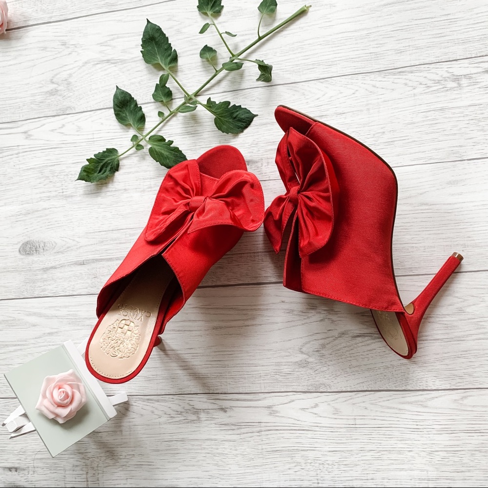 Vince Camuto floral red heel shoes